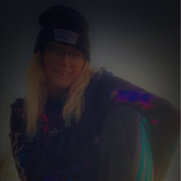 Meet your Posher, Realynn :) - Picture 7 of 7